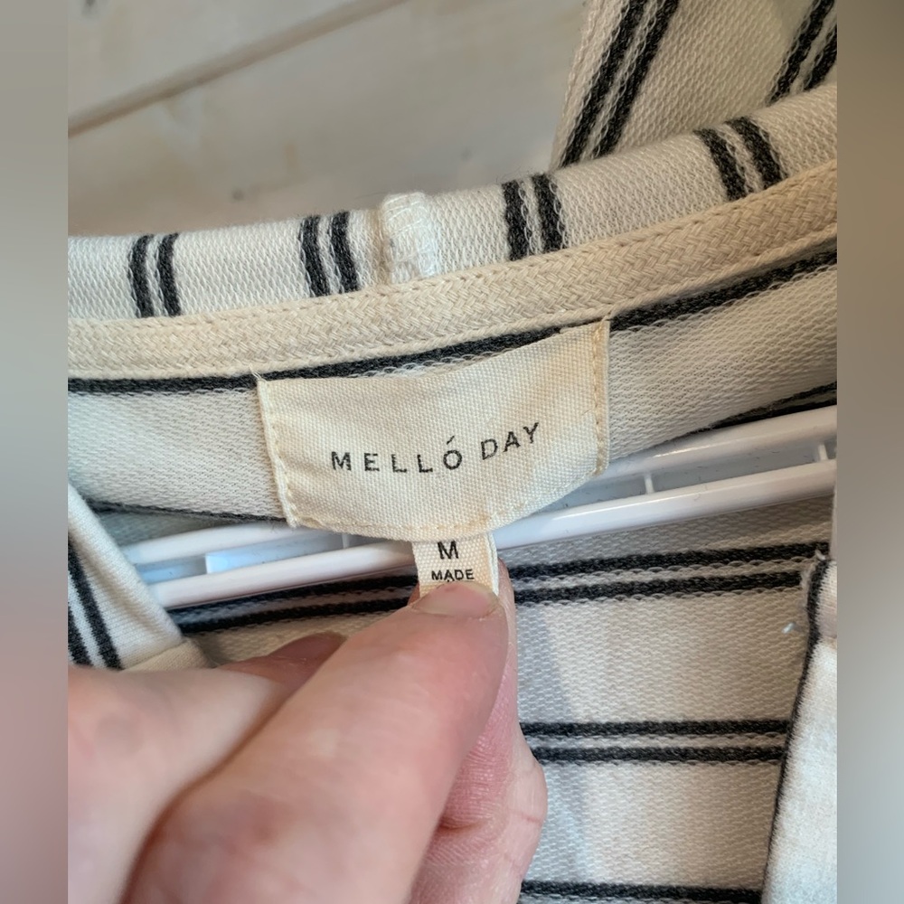 Melló Day | Women’s Hooded Striped Beach Sweater - Picture 7 of 8